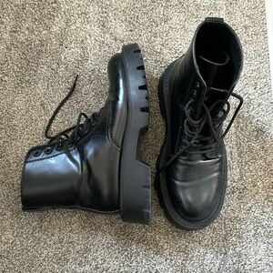 Zara boots, for men or women!